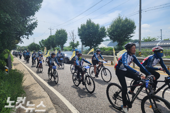 통일자전거 국토순례 중인 청소년들.