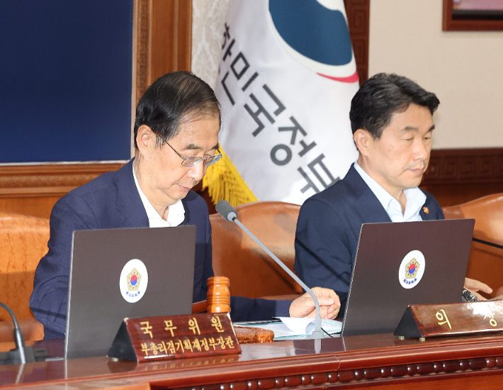 4일 열린  '2023 새만금 제25회 세계스카우트잼버리' 온열환자 속출 사태 대응을 위한 임시 국무회의. 연합뉴스