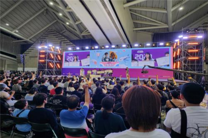 4일 인천 송도 컨벤시아에서 열린 크리에이터 미디어 행사 '2023 크리에이터 미디어대전 in 인천' 콘텐츠존에서 그림대전이 진행되고 있다. 과기정통부 제공