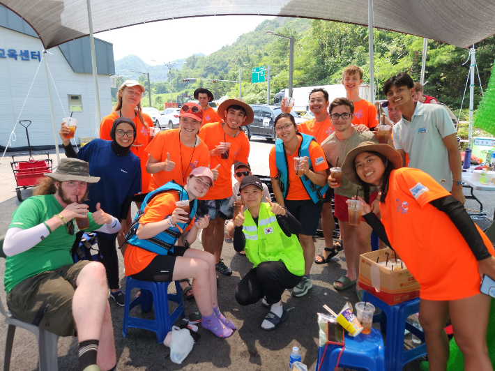 한국교회봉사단이 7일 폭염에 지친 2023 새만금 세계 잼버리대회 참가자들을 위해 모기향과 음료, 해충기피제 긴급 지원에 나섰다. (사진 = 한국교회봉사단) 