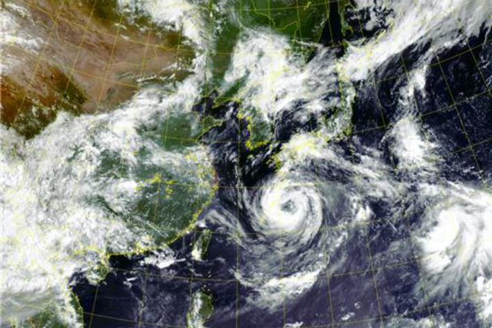 태풍 카눈과 주변 위성 영상. 국가기상위성센터 제공
