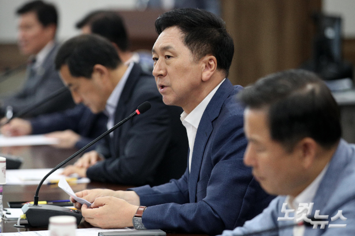 김기현 국민의힘 대표가 7일 강력범죄 대책 마련 점검차 서울 마포구 서울경찰청 강력범죄수사대를 방문해 발언하고 있다. 국회사진취재단