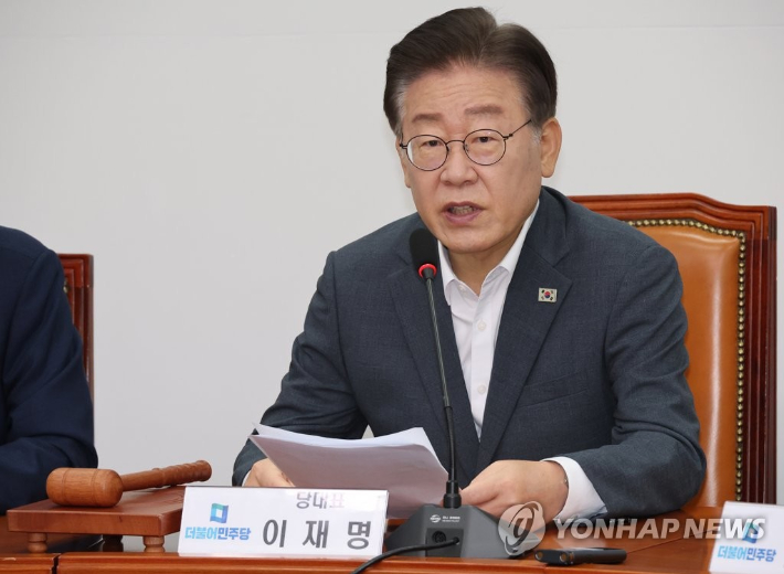 (서울=연합뉴스) 한상균 기자 = 더불어민주당 이재명 대표가 7일 국회 당 사무실에서 최고위 회의를 하고 있다. 2023.8.7 xyz@yna.co.kr 연합뉴스