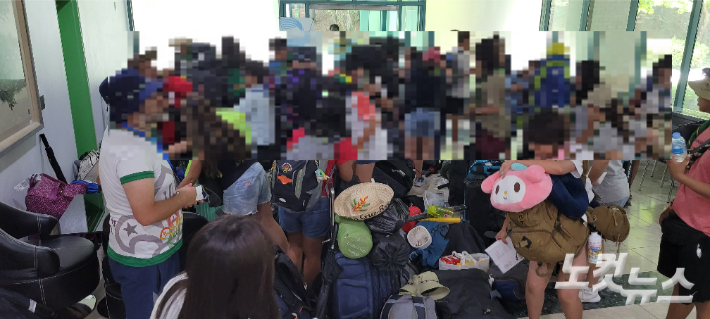 8일 오후 12시 30분쯤 경기 수원 팔달구에 위치한 KBS인재개발원에 볼리비아 스카우트 대표단 일부 대원들이 도착한 모습. 박창주 기자