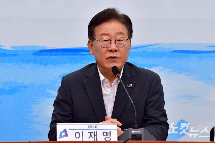 8일 서울 여의도 국회에서 열린 더불어민주당 후쿠시마 오염수 해양투기 저지를 위한 아동·청소년·양육자 간담회에서 이재명 대표가 발언을 하고 있다. 윤창원 기자