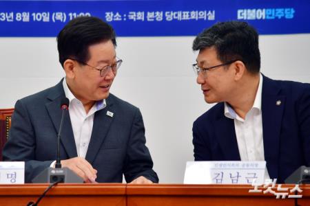 대화하는 이재명 대표-김정근 민생연석회의 공동의장