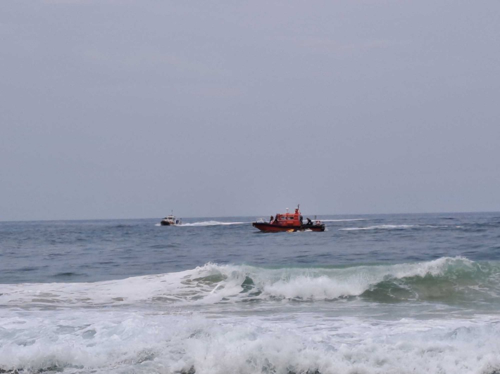 12일 강원 삼척시 증산해변에서 40대 아버지와 10대 아들이 바다에 빠져 구조됐지만, 아버지가 숨지는 사고가 났다. 강원특별자치도 소방본부 제공