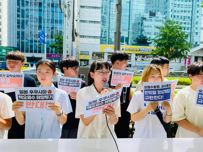 일본군 '위안부' 기림의 날을 맞아 부산 동구 평화의 소녀상 앞에서 일본 정부 규탄 기자회견이 열렸다. 부산겨레하나 제공