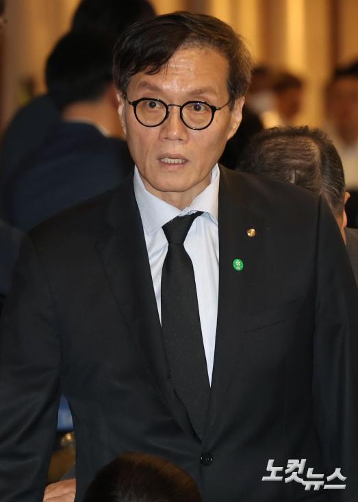 윤석열 부친상 빈소 찾은 이창용 한국은행 총재