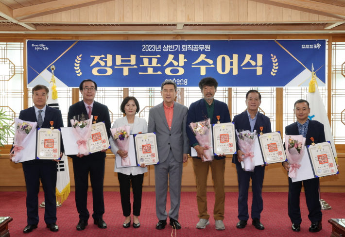  정영화, 김복조, 라정기, 이강덕 포항시장, 박상구, 이승헌, 최건훈. 포항시 제공