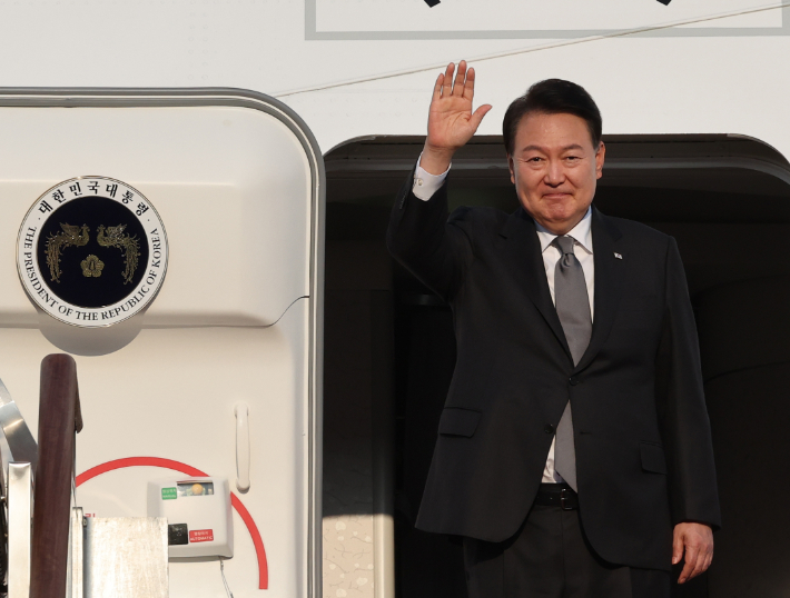 윤석열 대통령, 한미일 정상회의 참석차 미국 출국. 연합뉴스