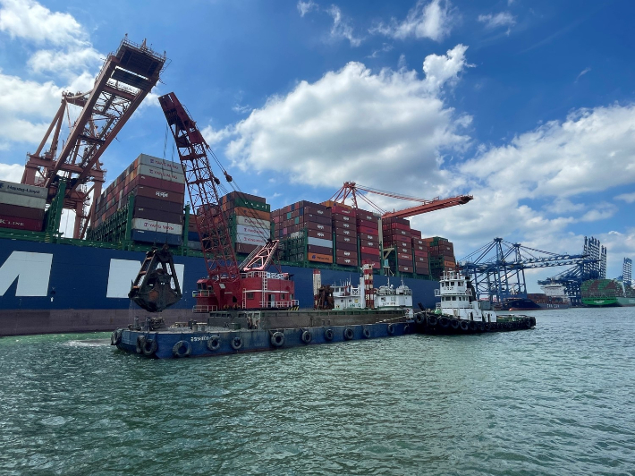 신항 4부두 준설공사 조기 시행. 신항 준설공사 모습. 부산항만공사 제공 
