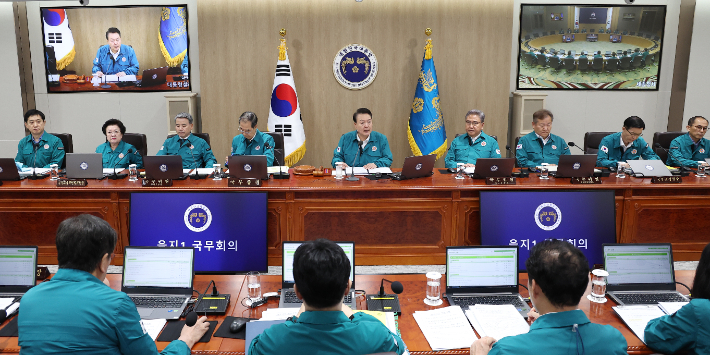 윤석열 대통령이 21일 서울 용산 대통령실 청사에서 을지 및 제35회 국무회의를 주재하고 있다. 연합뉴스