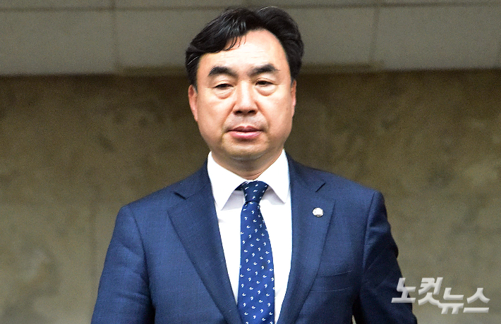 '민주당 돈봉투' 윤관석, 현역 의원 중 첫 구속기소