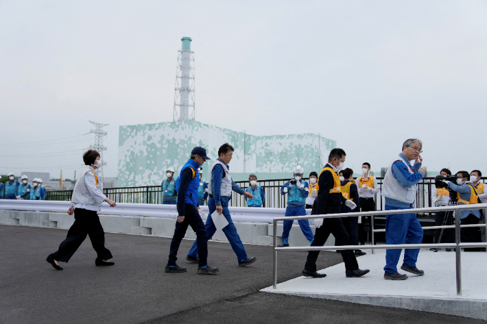 라파엘 그로시 국제원자력기구(IAEA) 사무총장의 후쿠시마 제1원전 방문 당시 모습. 연합뉴스 