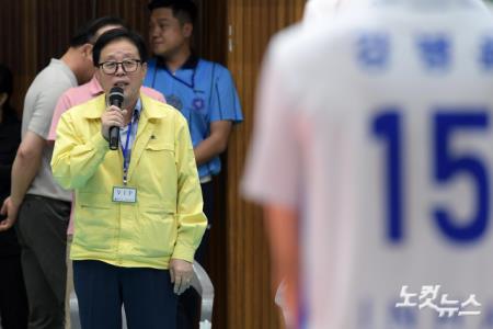 환영사하는 최상기 인제군수