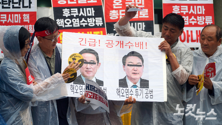 제주 시민사회단체 원전 오염수 방류 항의 퍼포먼스 모습. 고상현 기자