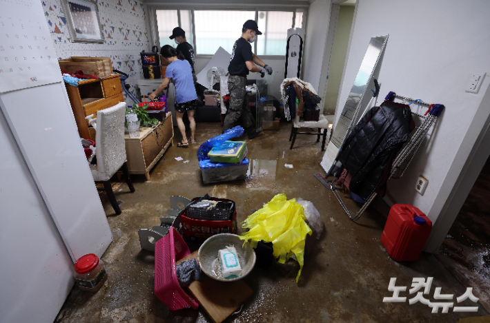 수해복구 작업. 박종민 기자