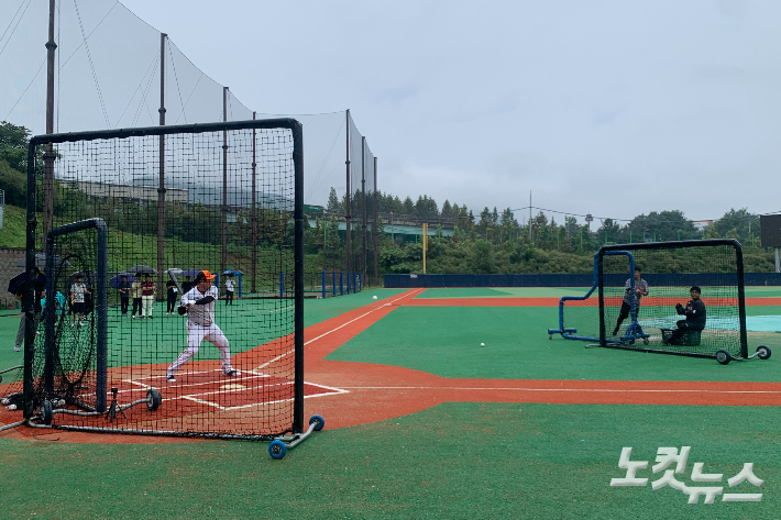 2024 KBO 신인드래프트 트라이아웃에서 도승현 선수의 타격 테스트가 진행되고 있다. 이우섭 기자