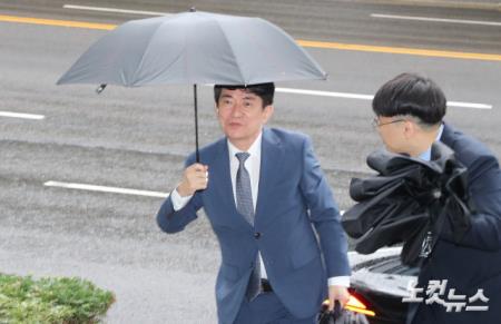 출근하는 이균용 신임 대법원장 후보자