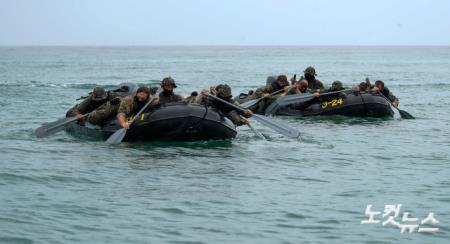 상륙형고무보트 해상침투 훈련