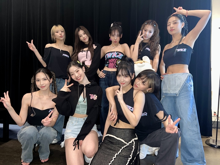 여성 아이돌 그룹 트와이스. 트와이스 공식 페이스북