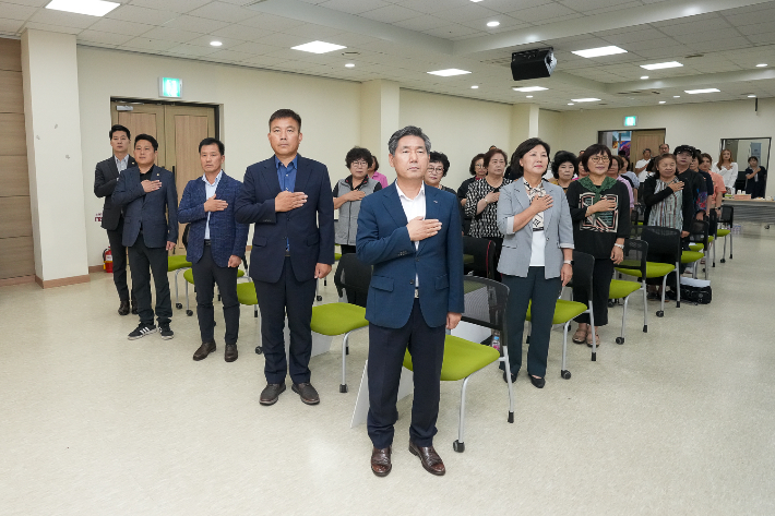 29일 양구군 관계자와 자원봉사자들이 제31회 강원특별자치도민 생활체육대회 자원봉사자 발대식을 열고 대회 성공 개최에 앞장서겠다는 각오를 다졌다. 양구군 제공 