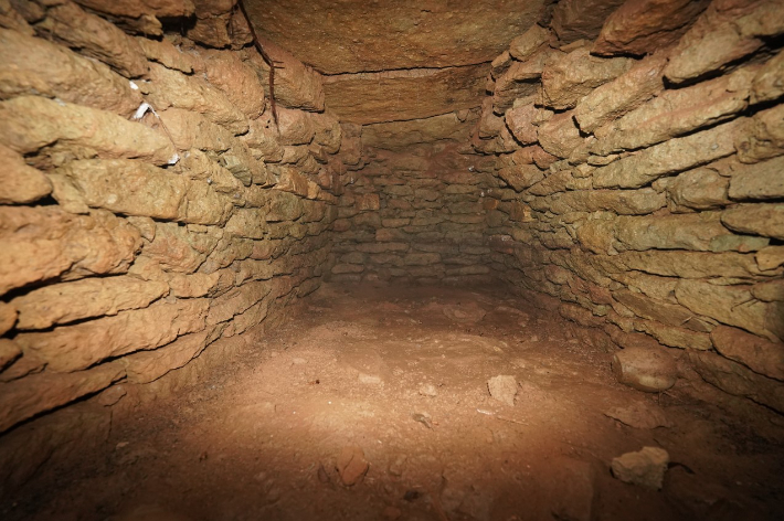 죽내리 12호분 석실 내부. 순천시 제공 