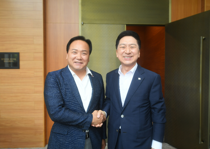 이권재 오산시장과 김기현 국민의힘 당 대표. 오산시청 제공