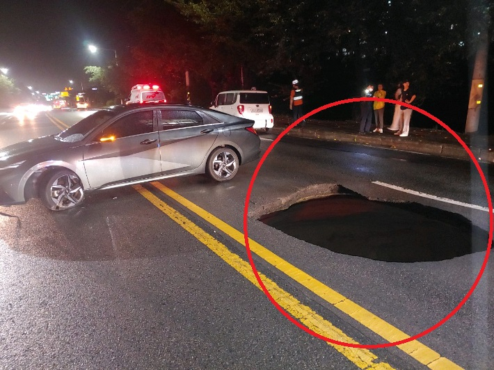 경주 도지동에서 발생한 싱크홀. 경북소방본부 제공