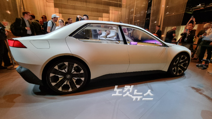BMW 그룹은 2일(현지시간) 독일 뮌헨에서 미디어 데이를 열고 미래 비전을 집약한 콘셉트카 노이어 클라쎄를 공개했다. 윤준호 기자