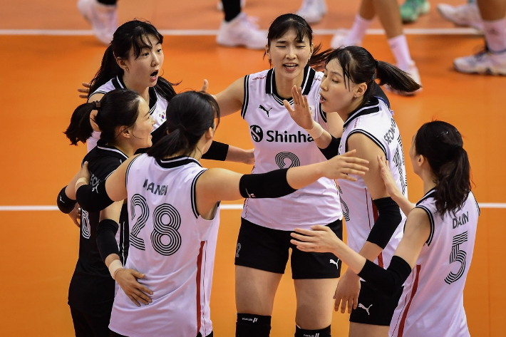 한국 여자 배구가 2023 아시아배구선수권 8강 라운드 E조 태국과 경기에서 완패를 당해 사상 첫 4강 진출이 무산됐다. 아시아배구연맹 홈페이지 캡처