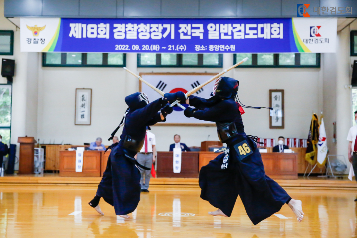 지난해 열린 '경찰청장기 전국 일반검도 대회'에서 선수들이 기량을 겨루고 있다. 대한검도회 제공