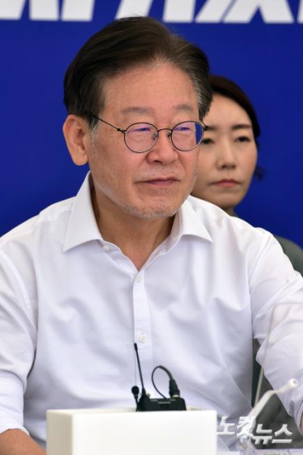 더불어민주당 이재명 대표가 5일 오전 서울 여의도 국회 본청 앞에서 설치된 단식투쟁천막에서 단식 6일차를 이어가고 있다.