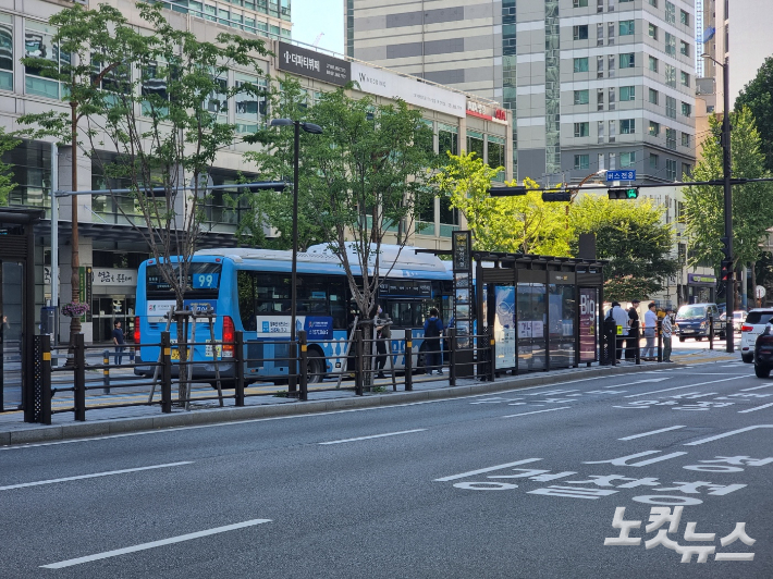 부산 연제구에 설치된 BRT 정류소. 송호재 기자