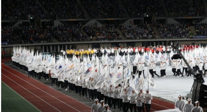 지난해  울산 종합운동장에서 열린 103회 전국체육대회 개회식에서 기수단이 입장하고 있다. 연합뉴스