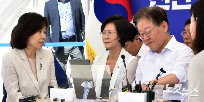 대화하는 이재명 대표-김은경 전 혁신위원장