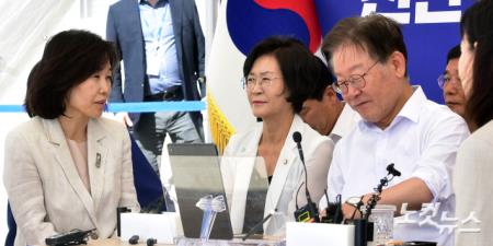 대화하는 이재명 대표-김은경 전 혁신위원장