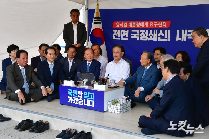 민주당 원로들과 만나는 이재명 대표