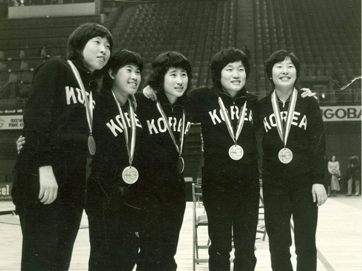 1973년 사라예보의 기적을 이룬 한국 여자 탁구 대표팀. 대한탁구협회