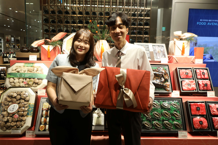 롯데백화점 광주점은 9월 8일부터 27일까지 20일 간 추석 선물세트 본 판매를 진행한다.  롯데백화점 광주점 제공