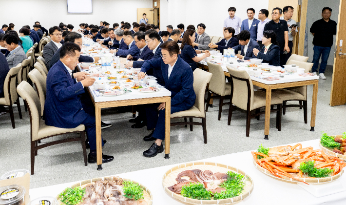 수산물 소비활성화 시식회 모습. 경북도 제공