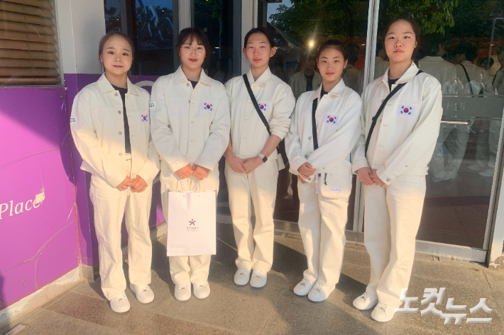 여자 기계체조 선수들. 왼쪽부터 이은주, 윤보은, 안연정, 임수민, 오소선. 이우섭 기자