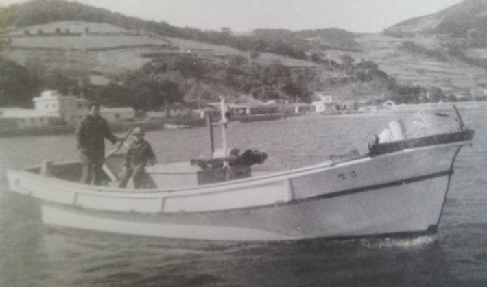 탁성호 선원이었던 아버지 심여종 씨(왼)와 아들 심명남 씨(오). 심명남 제공 