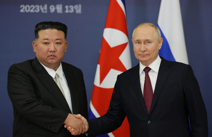 김정은과 푸틴 '전략적 협력관계 전환' 선언…한반도 신냉전 구도 강화