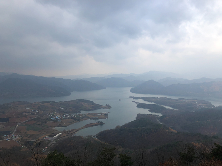 김유정 여행작가