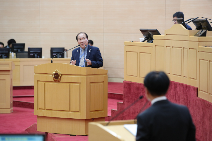 강정일 전남도의원이 13일 교육행정 질문을 통해 공교육 교권 침해 현실에 대해 지적하고 교권 회복을 위한 적극적인 대책 마련을 주문했다. 전남도의회 제공