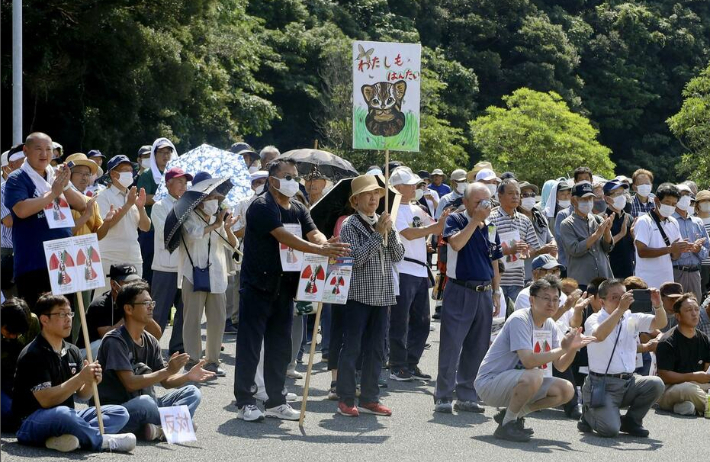 핵폐기장 설치를 반대하는 시민들. 교도통신 캡처