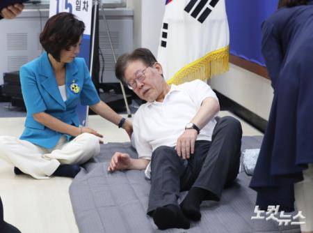 자리에 눕는 이재명 대표
