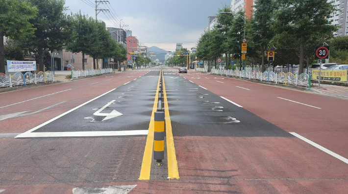 밀양시 미리벌초등학교 앞 미리벌로에 설치된 쿨링로드(Cooling Road) 시스템. 밀양시 제공